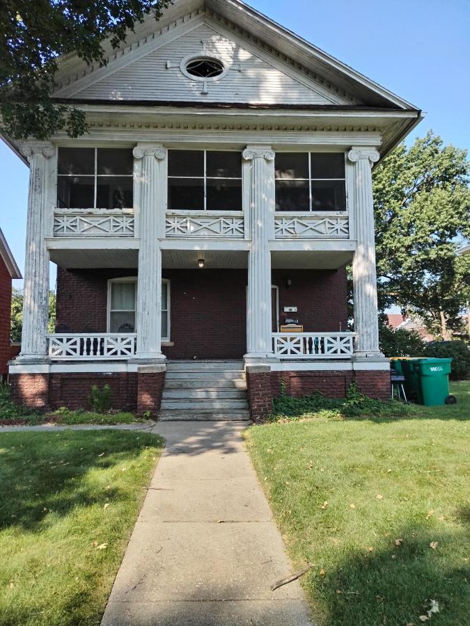 Cool And Affordable Apartment Galesburg Exterior foto